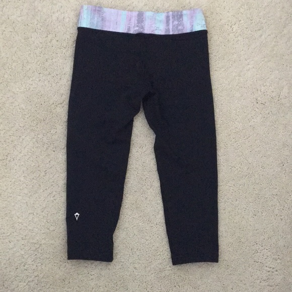 Ivivva cropped black leggings size 12 - Picture 2 of 7